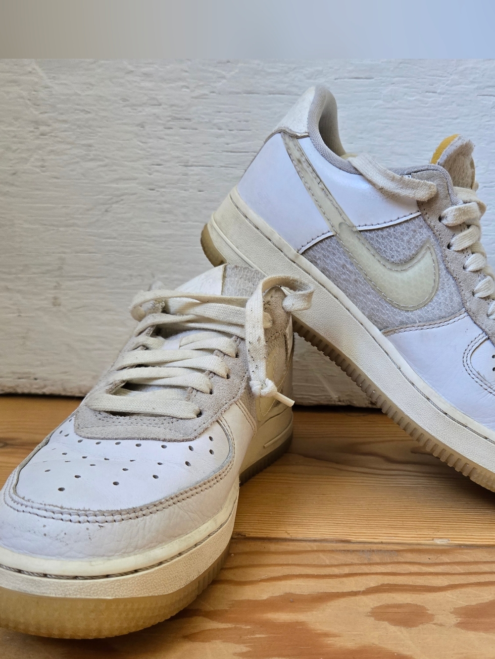 Nike Women's Low-Top Sneakers in White and Cream